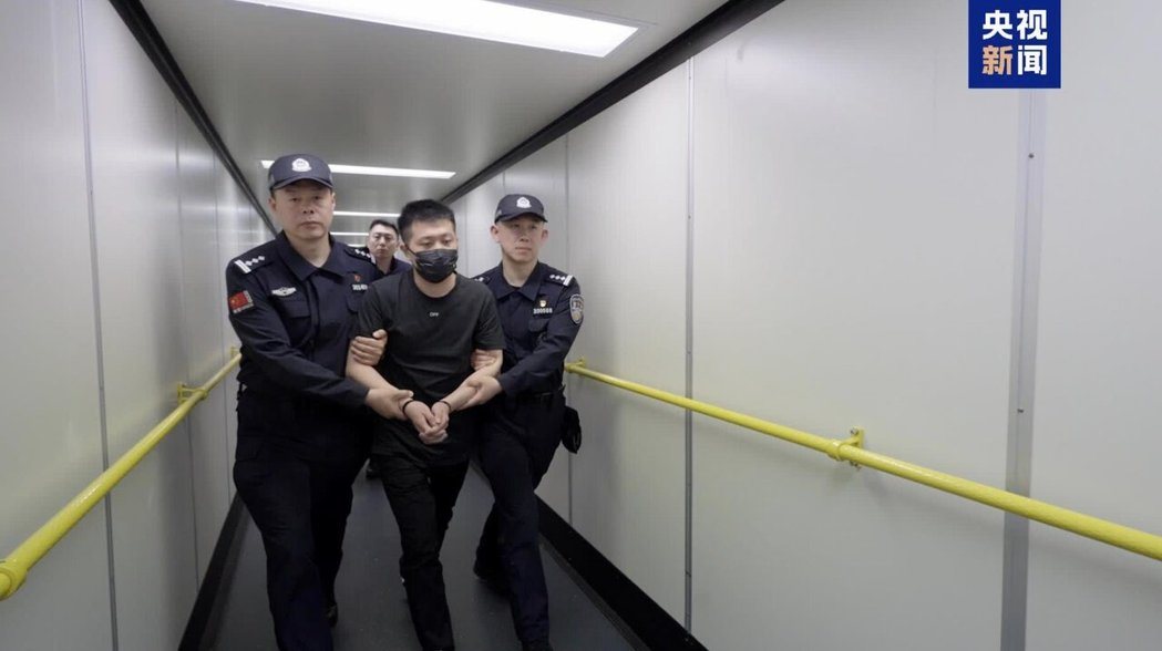 大陆国家主席习近平30日上午在上海出席加强基础研究座谈会并发表重要演说。(新华社... 大陆国家主席习近平30日上午在上海出席加强基础研究座谈会并发表重要演说。(新华社...
