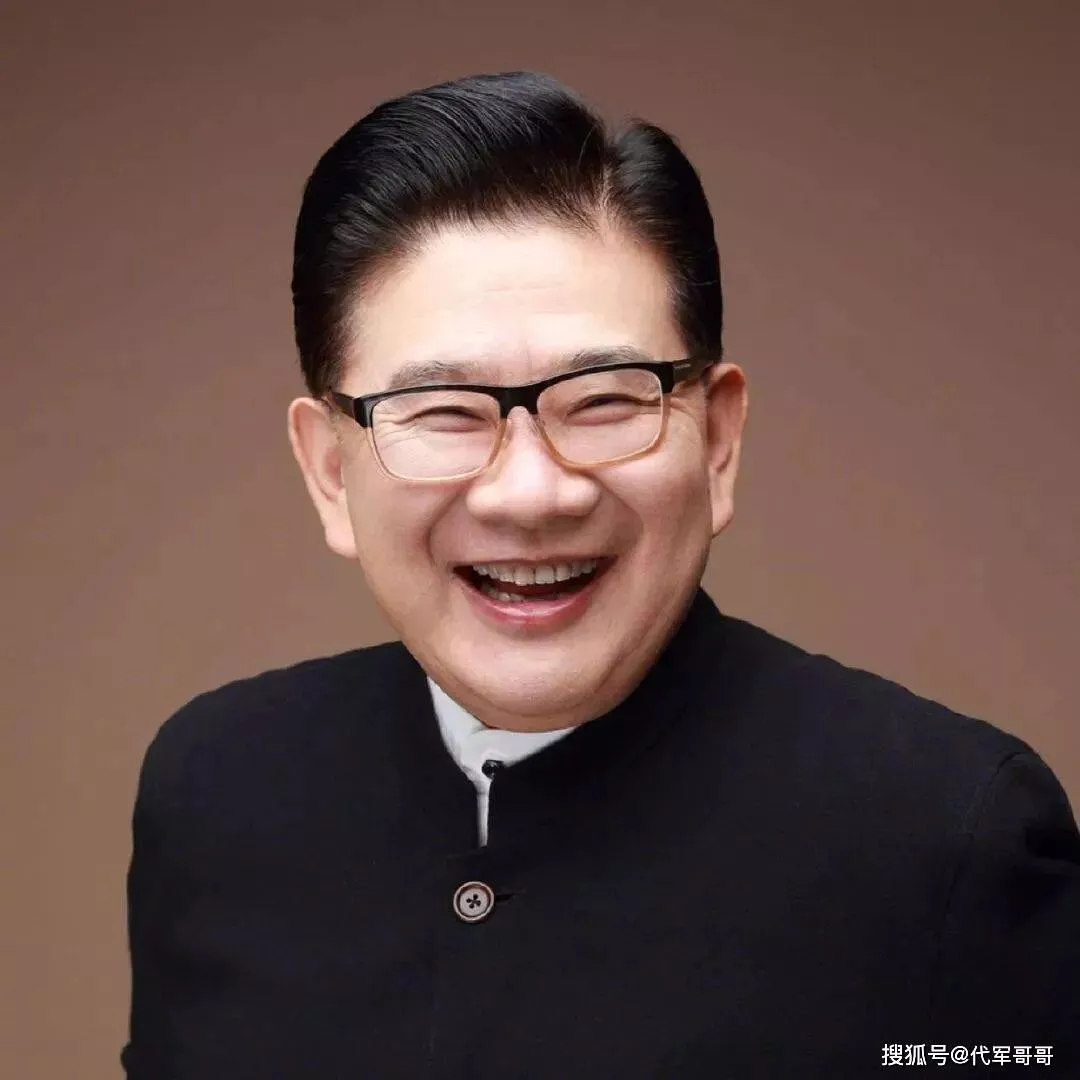 原来曹可凡老婆是她，怪不得丈夫火遍全国