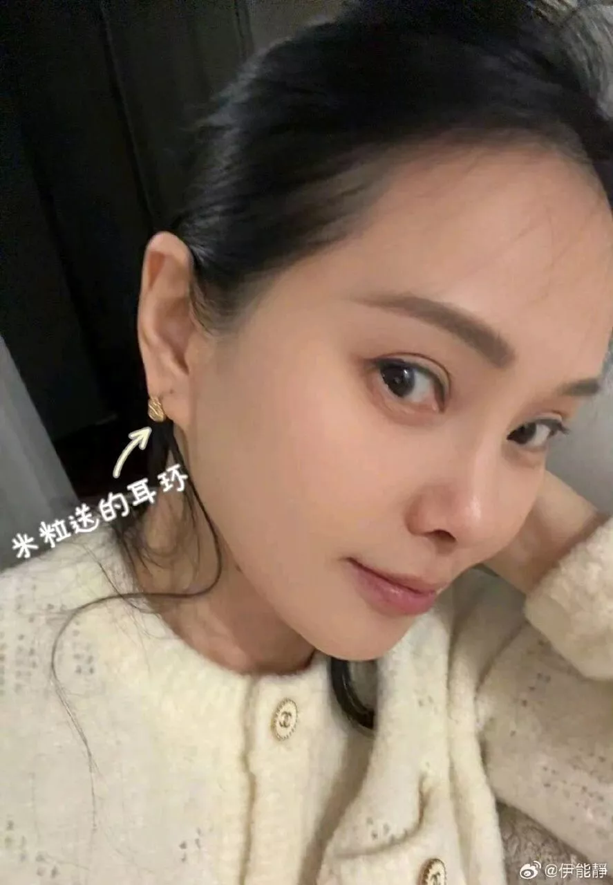 伊能静林心如晒女儿送的礼物,有贴心小棉袄真是太好了