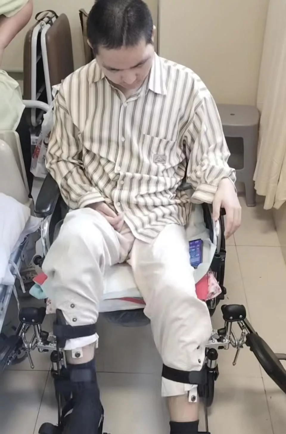 研究生被16岁少年驾车撞致颅脑损伤 如今心智如幼童