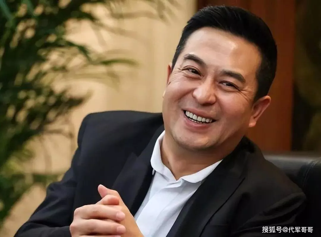 56岁张嘉益近况曝光！与杜珺离婚后娶王海燕