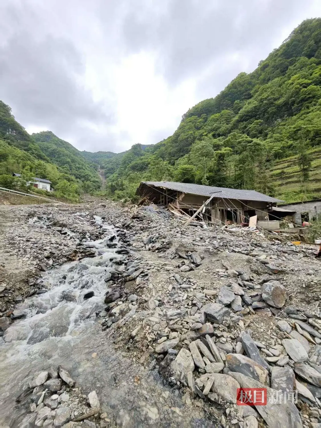 实探湖南石门受灾村庄:泥石流冲毁大片房屋