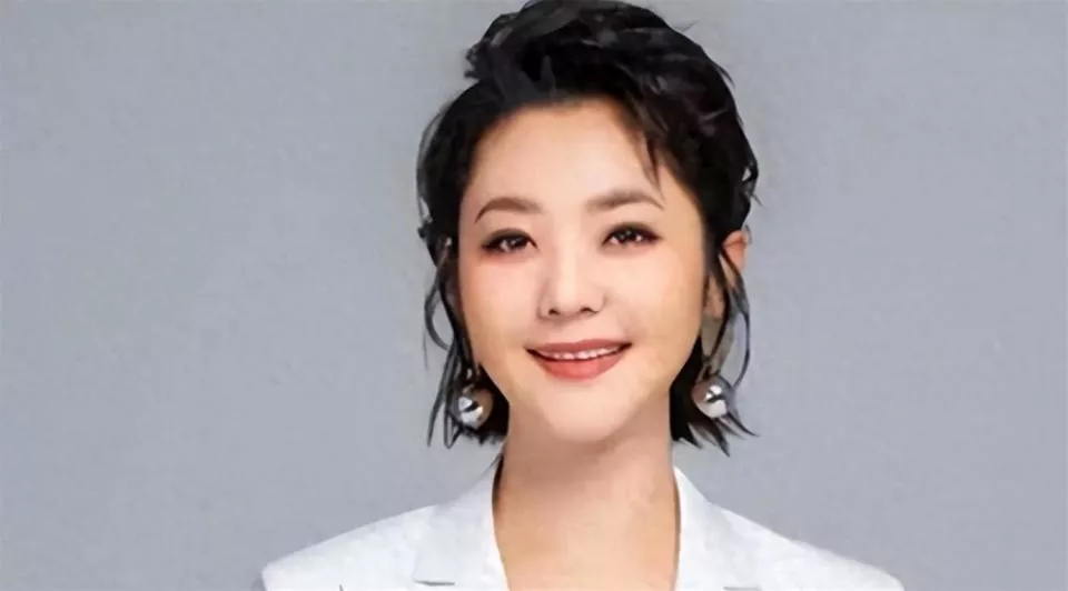 央视主持人和领导闪婚,婚后分居,众人都替她不值