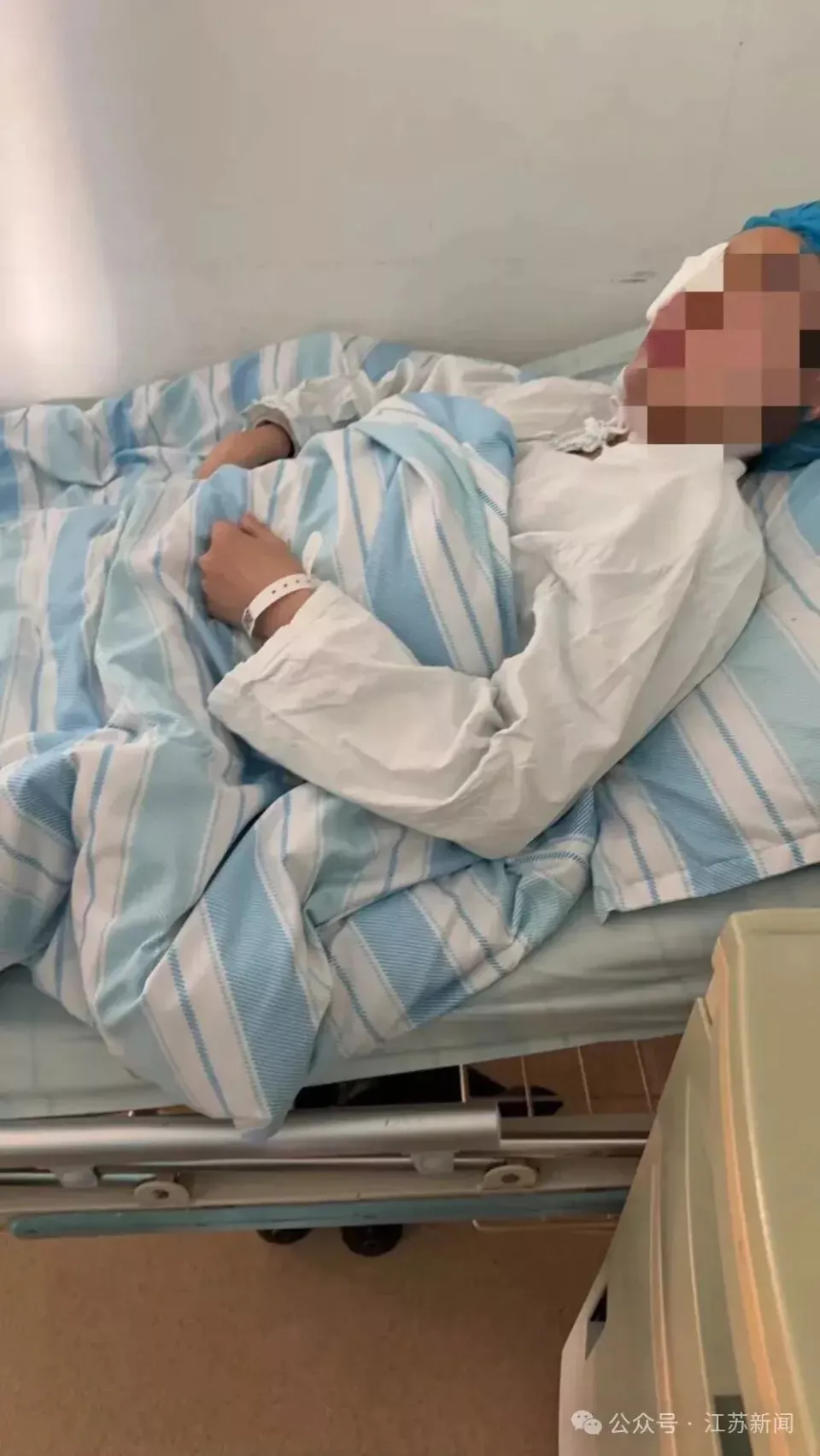 被学生戳伤眼球,女教师发声:希望给处分