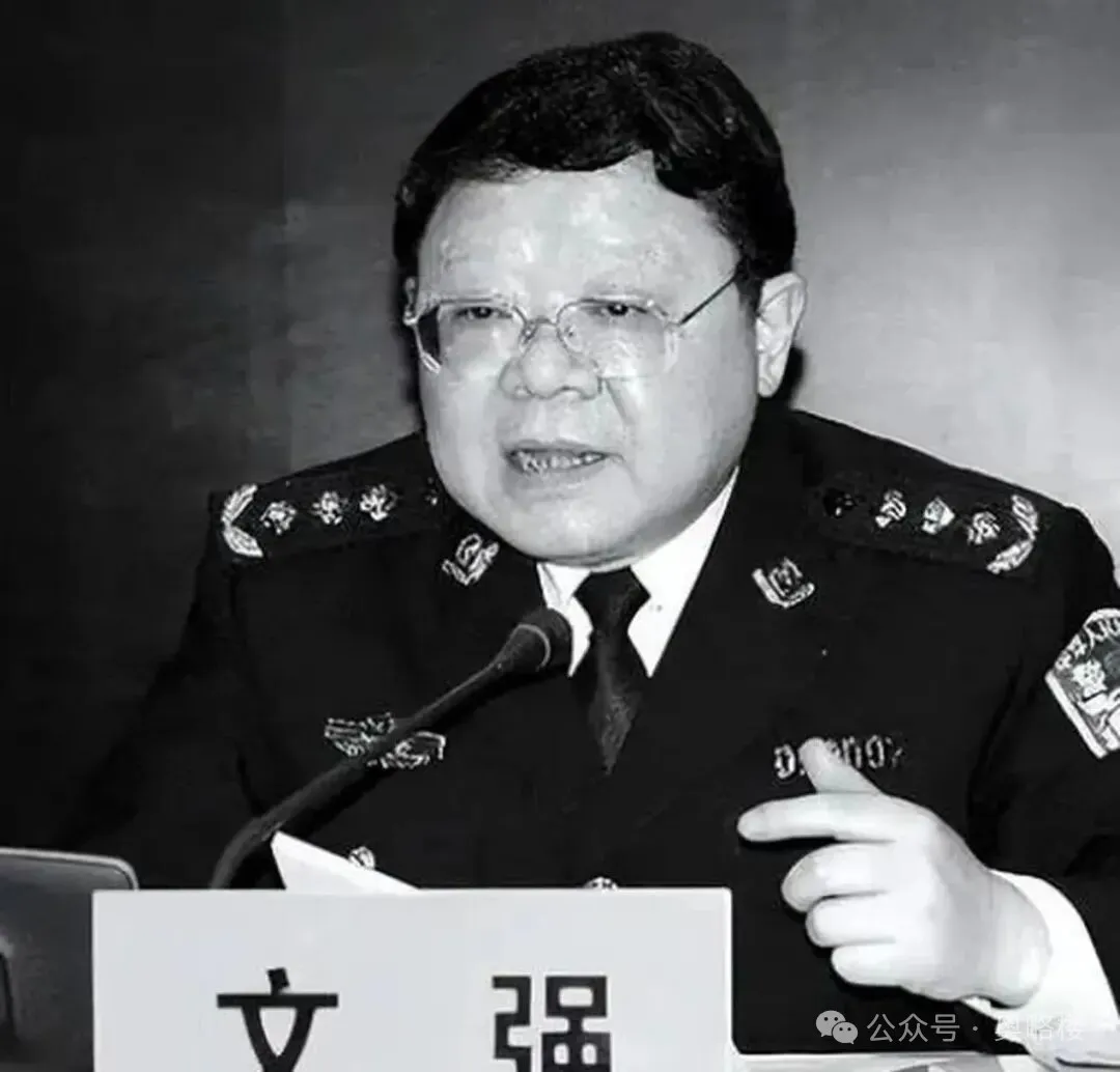 “重庆一姐男宠”:1米82肌肉发达,被抓后翻脸 “重庆一姐男宠”:1米82肌肉发达,被抓后翻脸