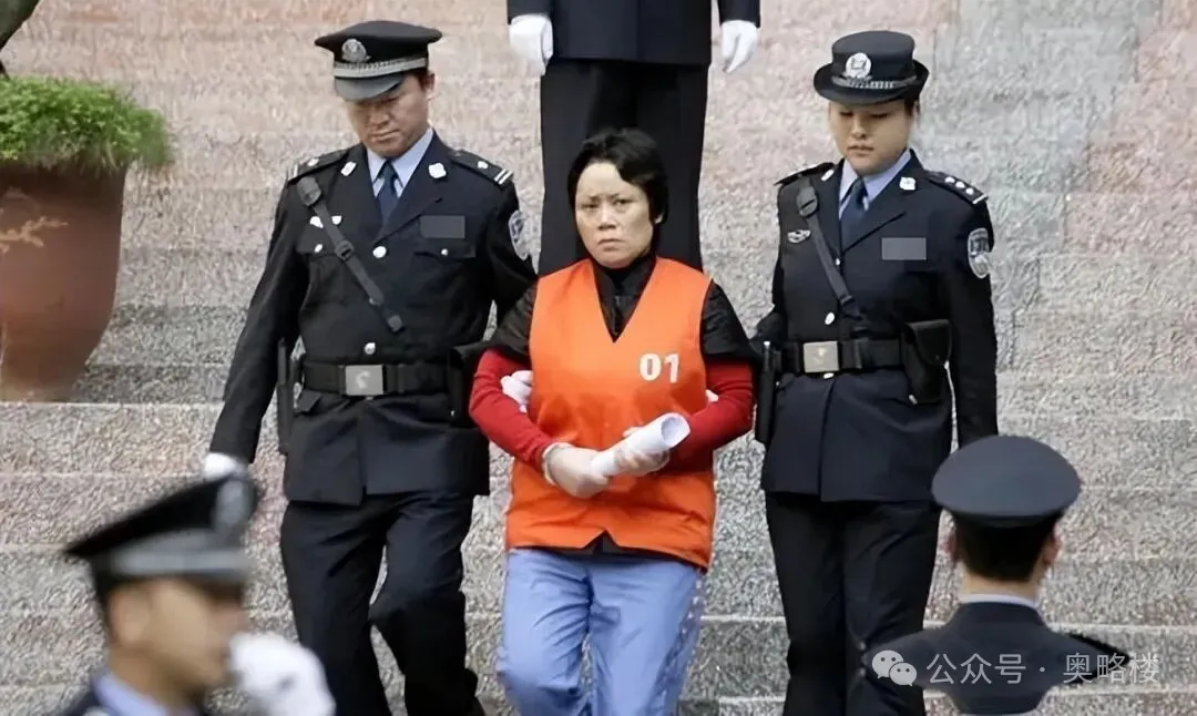 “重庆一姐男宠”:1米82肌肉发达,被抓后翻脸 “重庆一姐男宠”:1米82肌肉发达,被抓后翻脸