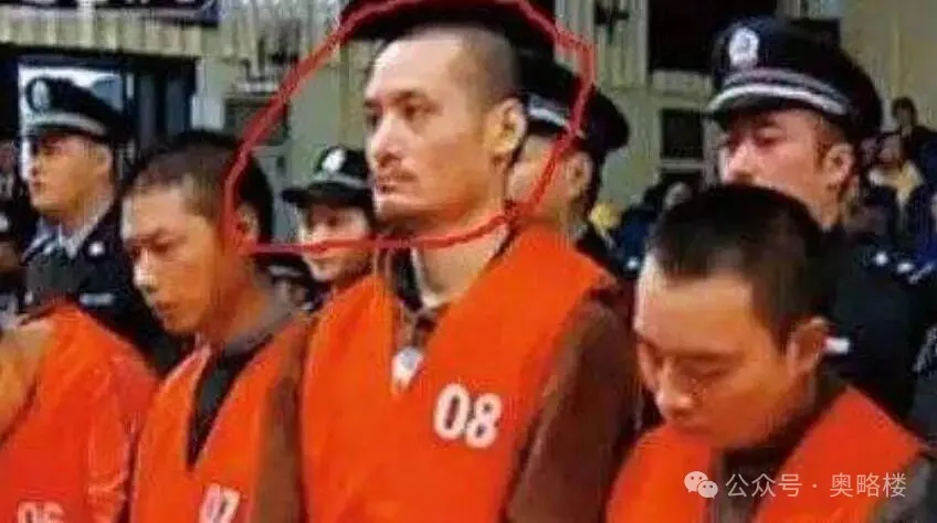 “重庆一姐男宠”:1米82肌肉发达,被抓后翻脸 “重庆一姐男宠”:1米82肌肉发达,被抓后翻脸