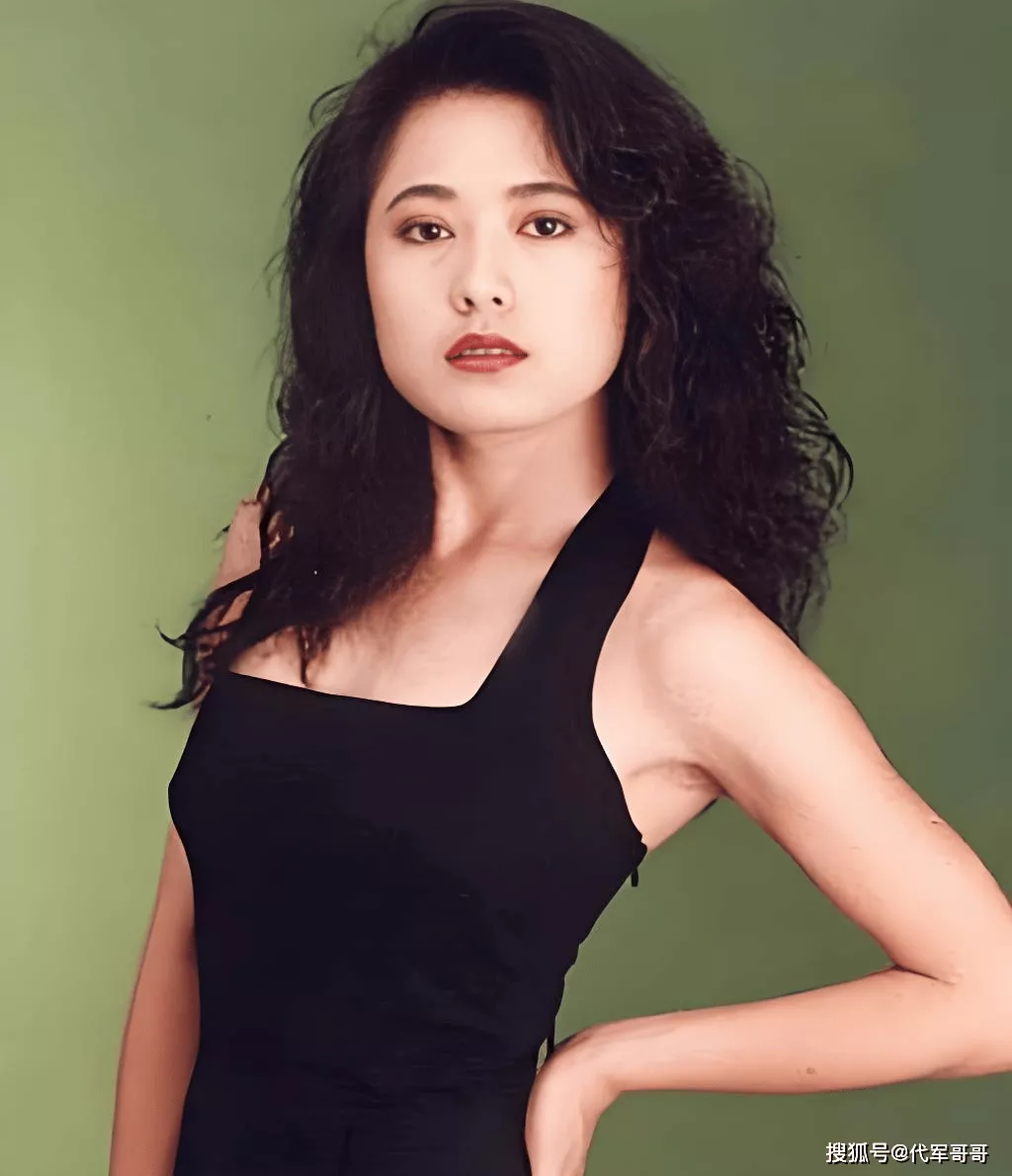 台湾最美熟女戈伟如,如今61岁风韵犹存却还是单身