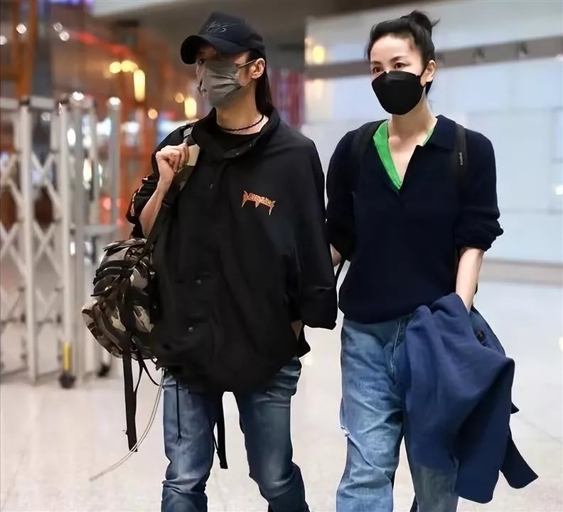 谢霆锋张柏芝被曝一起吃饭后,王菲与男友人聚餐