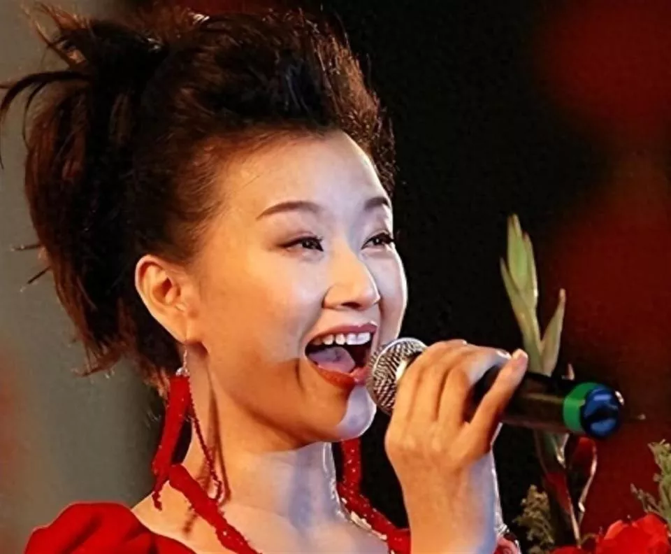 销声匿迹11年,与丈夫相约丁克的宋祖英已成人生赢家