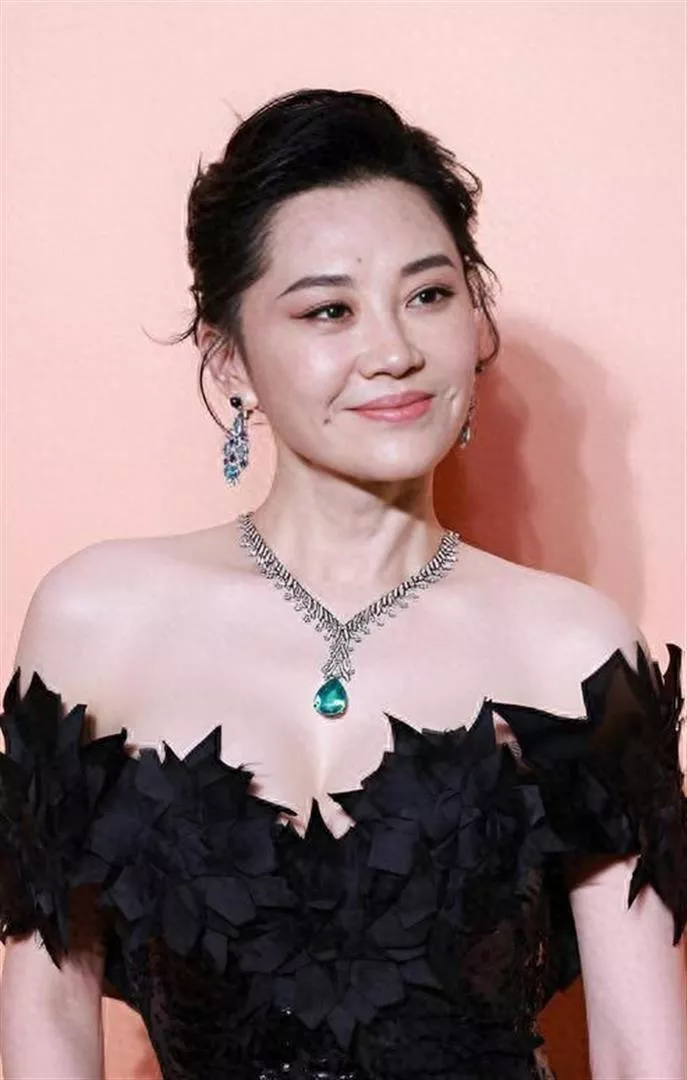 许晴57岁不婚不育!被骂风流成性,如今却活成这样