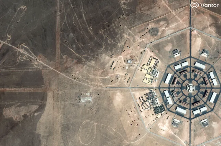 中国被曝光的超大型核弹基地造形为内外八卦阵的「双重八卦阵地」。路透社