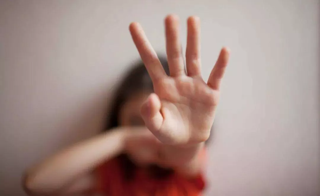 8岁女童遭六旬老人多次猥亵，患上创伤后应激障碍