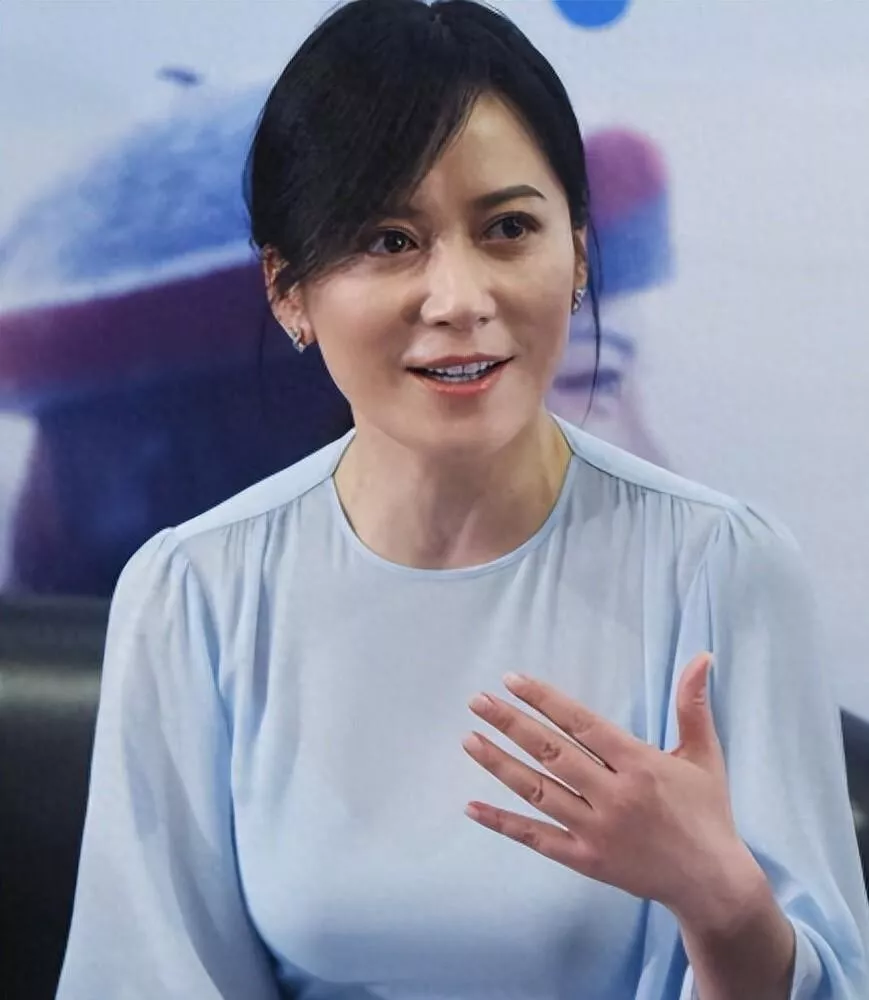 年轻时颜值惊为天人,追她的全是有钱大佬,如今77岁却孤身一人