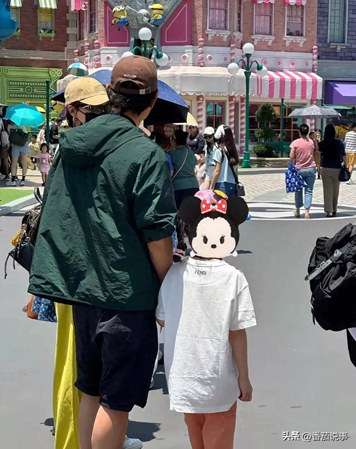 唐嫣罗晋幼儿园合体,一家三口整整齐齐