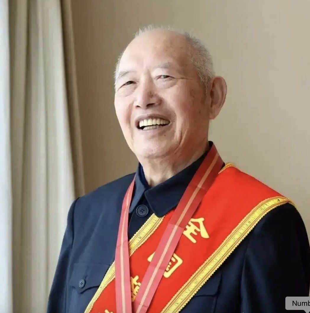 今年获得七一勋章的90岁的退役军人王于昌,他击落当时国民党政府使用美制的U2侦查... 今年获得七一勋章的90岁的退役军人王于昌,他击落当时国民党政府使用美制的U2侦查...