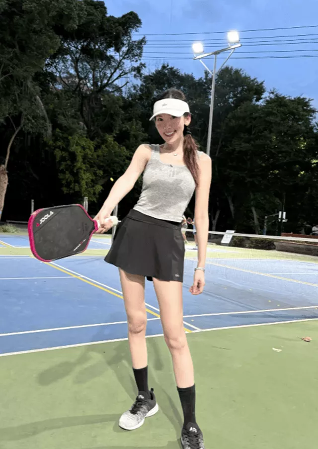 林志颖老婆晒儿子游泳照,10岁双胞胎儿子出镜
