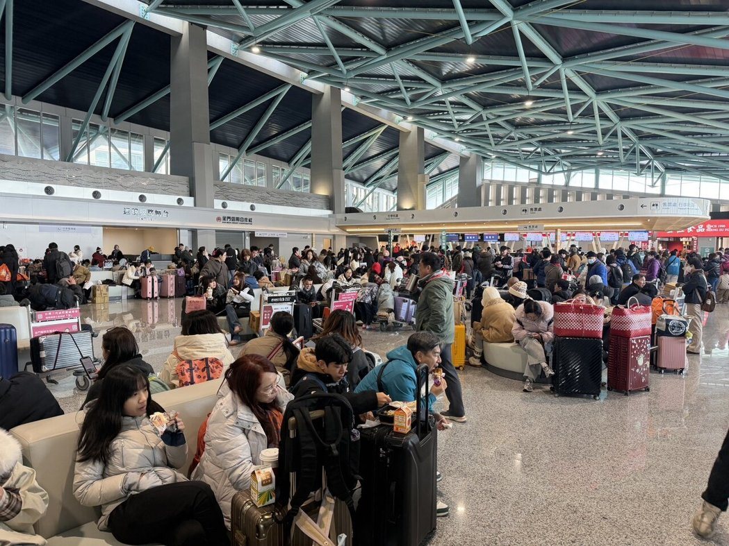 浯江轮渡有限公司昨日正式公告,将自7月1日起调整小三通旅客托运行李收费标准,每名... 浯江轮渡有限公司昨日正式公告,将自7月1日起调整小三通旅客托运行李收费标准,每名...