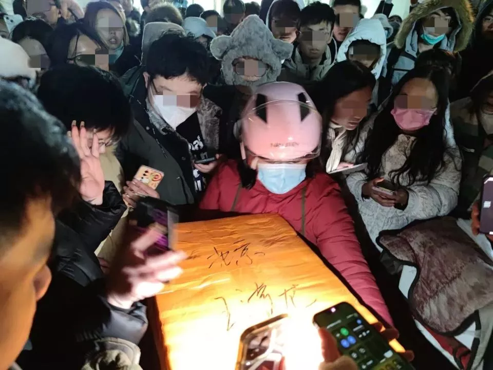 “鹅腿阿姨”卖的是鸭腿,相关部门介入