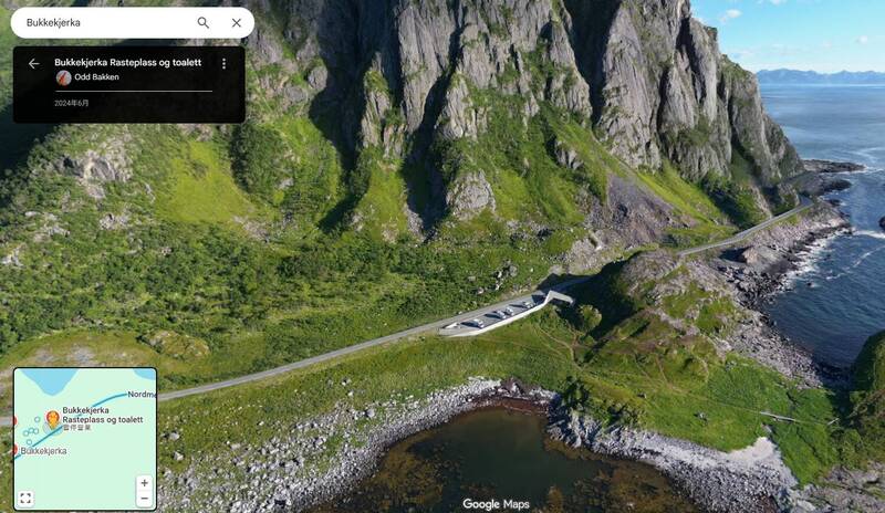 挪威安德岛（Andøya）西岸国家观光公路休息站名叫Bukkekjerka的公厕建筑，目前显示「暂停营业」。（撷取自Google Maps）