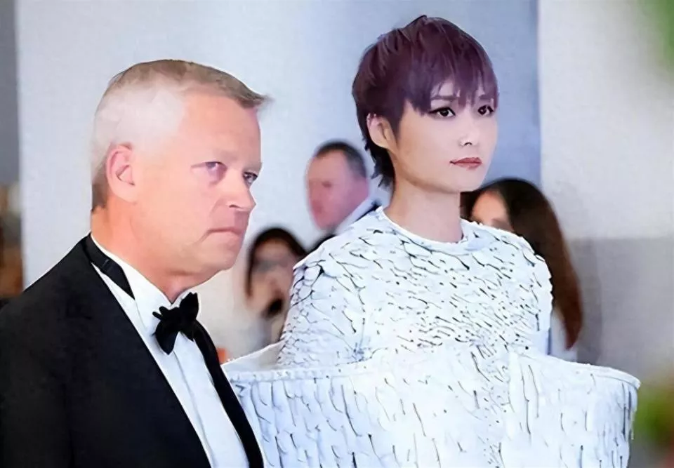 嫁78岁法国老头水落石出后，41岁李宇春现状曝光