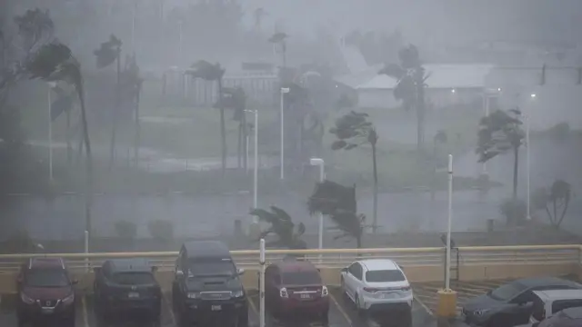 关岛一处停车场在巴威吹袭下风雨交加(6/7/2026)