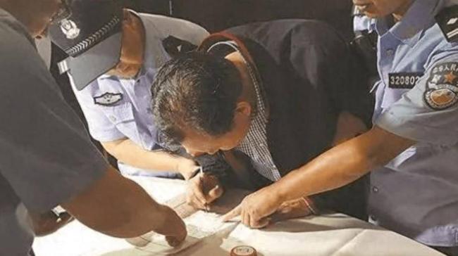 从功臣到死刑犯 高官逃亡三个月头发全白 从功臣到死刑犯 高官逃亡三个月头发全白