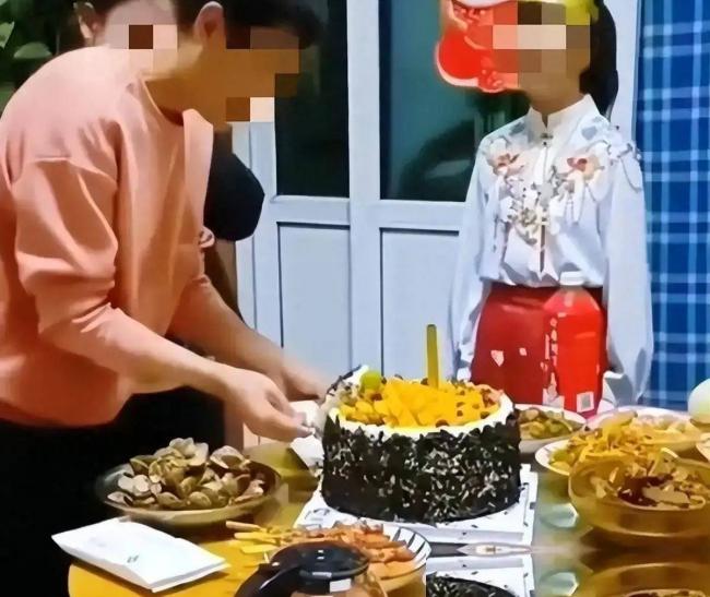 生日聚会，最中式恐怖的一幕正逼疯中国孩子